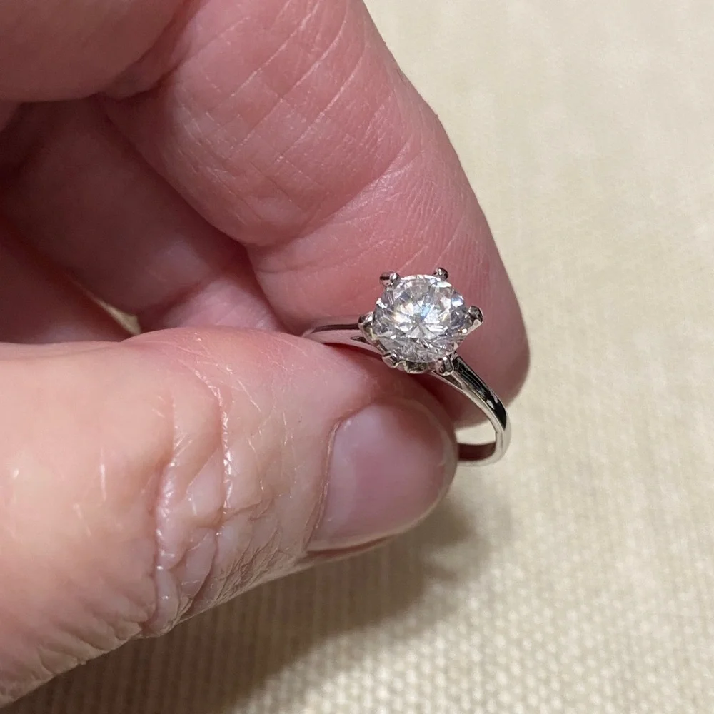 Six prong cubic zirconia silver metal ring size 6 3/4